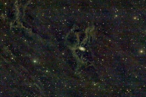 ngc918 Galaxie im Dreieck mit Cirren
